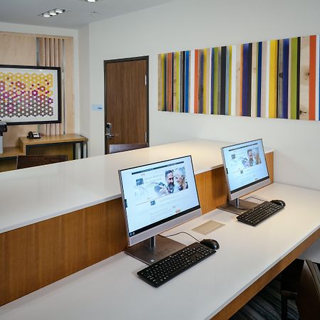 Holiday Inn Express & Suites - Medford By Ihg Zewnętrze zdjęcie