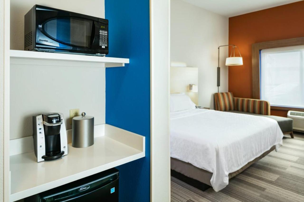 Holiday Inn Express & Suites - Medford By Ihg Zewnętrze zdjęcie