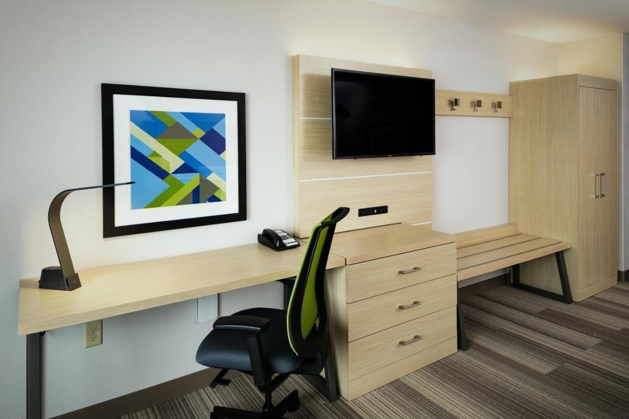 Holiday Inn Express & Suites - Medford By Ihg Zewnętrze zdjęcie