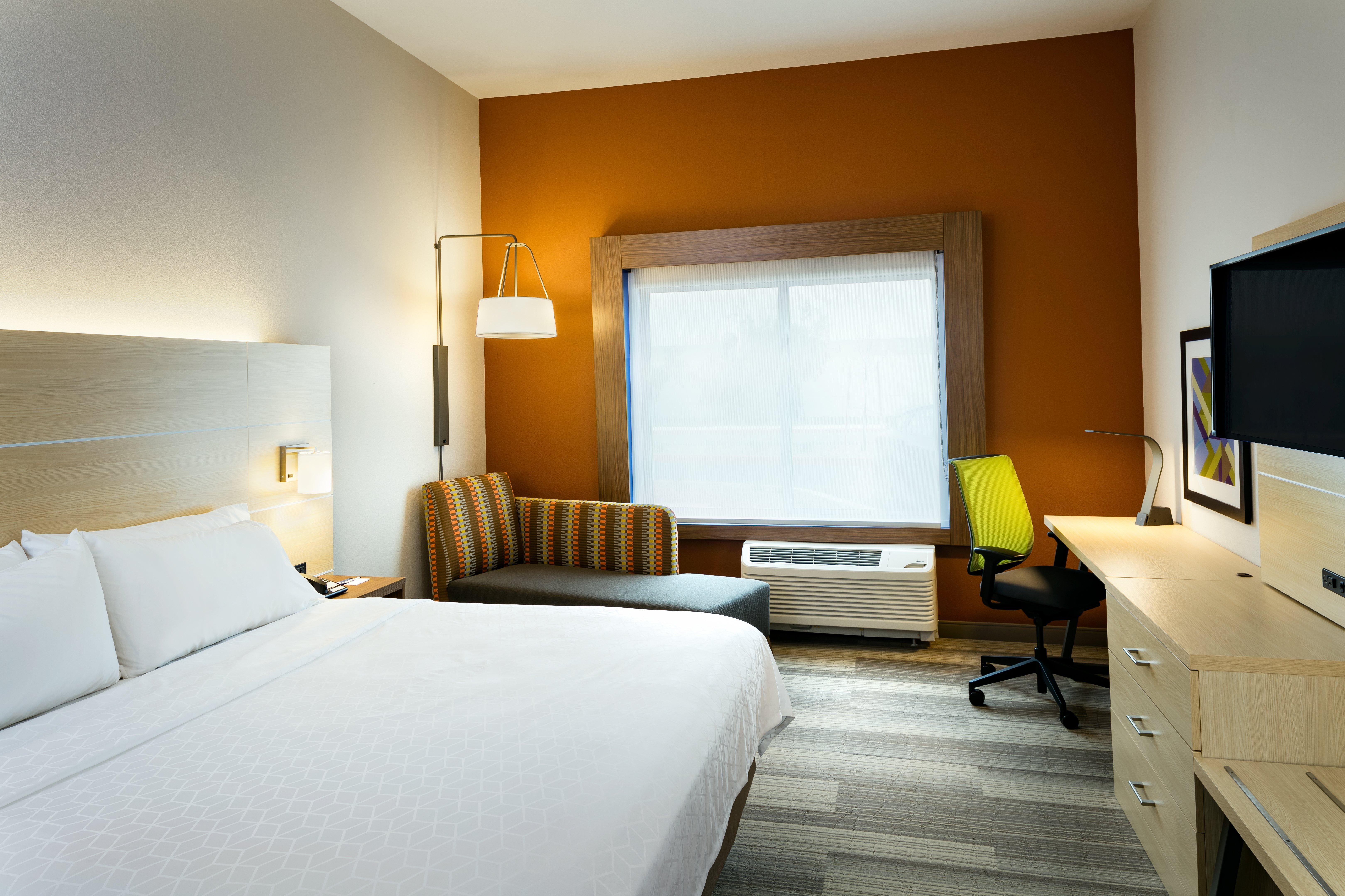 Holiday Inn Express & Suites - Medford By Ihg Zewnętrze zdjęcie