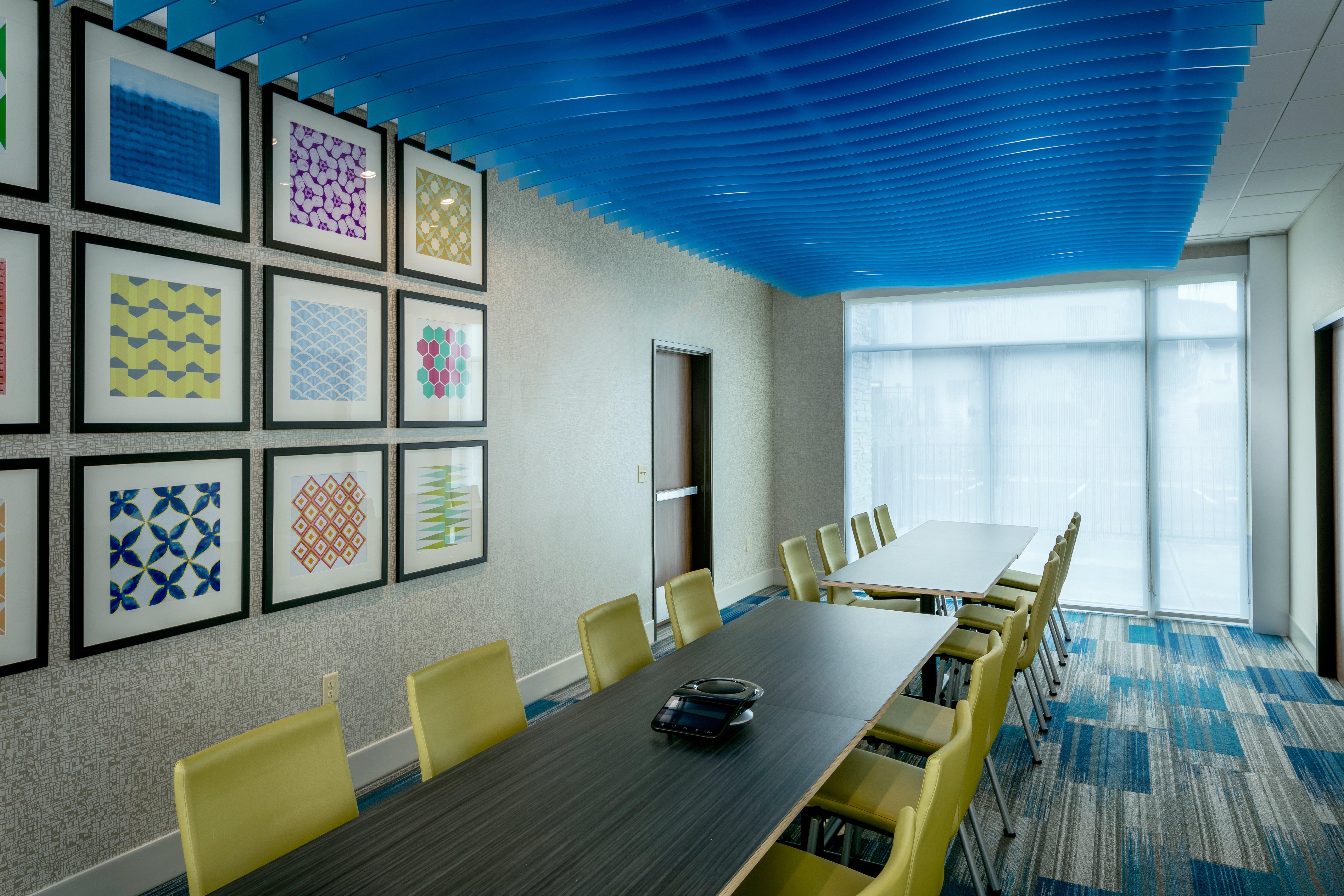 Holiday Inn Express & Suites - Medford By Ihg Zewnętrze zdjęcie
