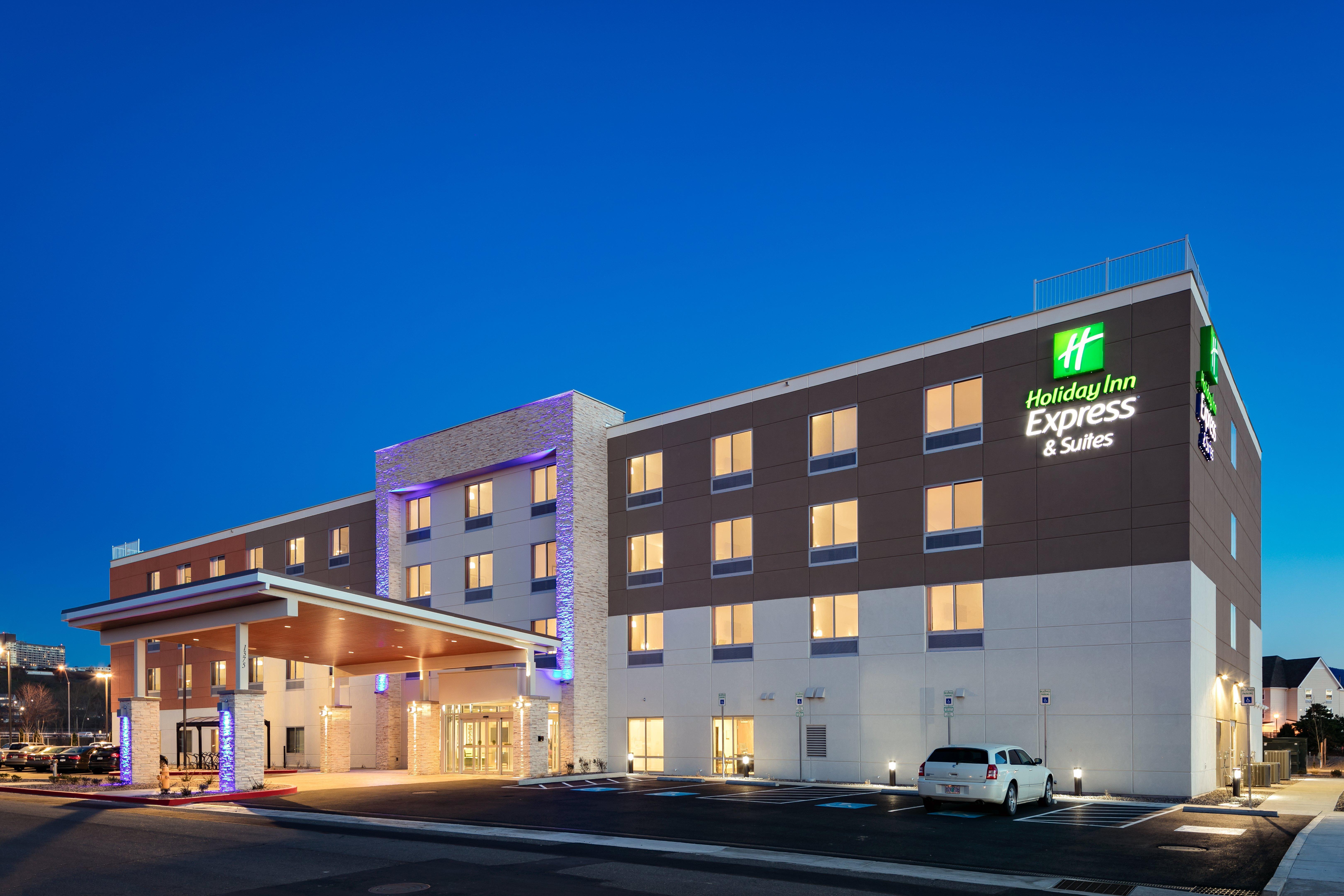 Holiday Inn Express & Suites - Medford By Ihg Zewnętrze zdjęcie